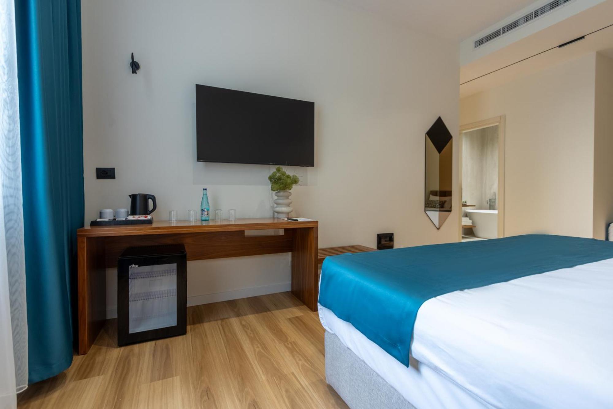 Deluxe King Suite
