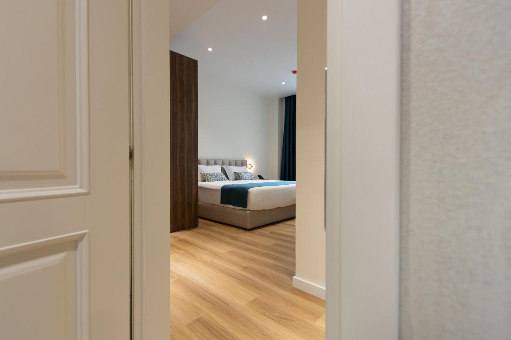 Deluxe King Suite