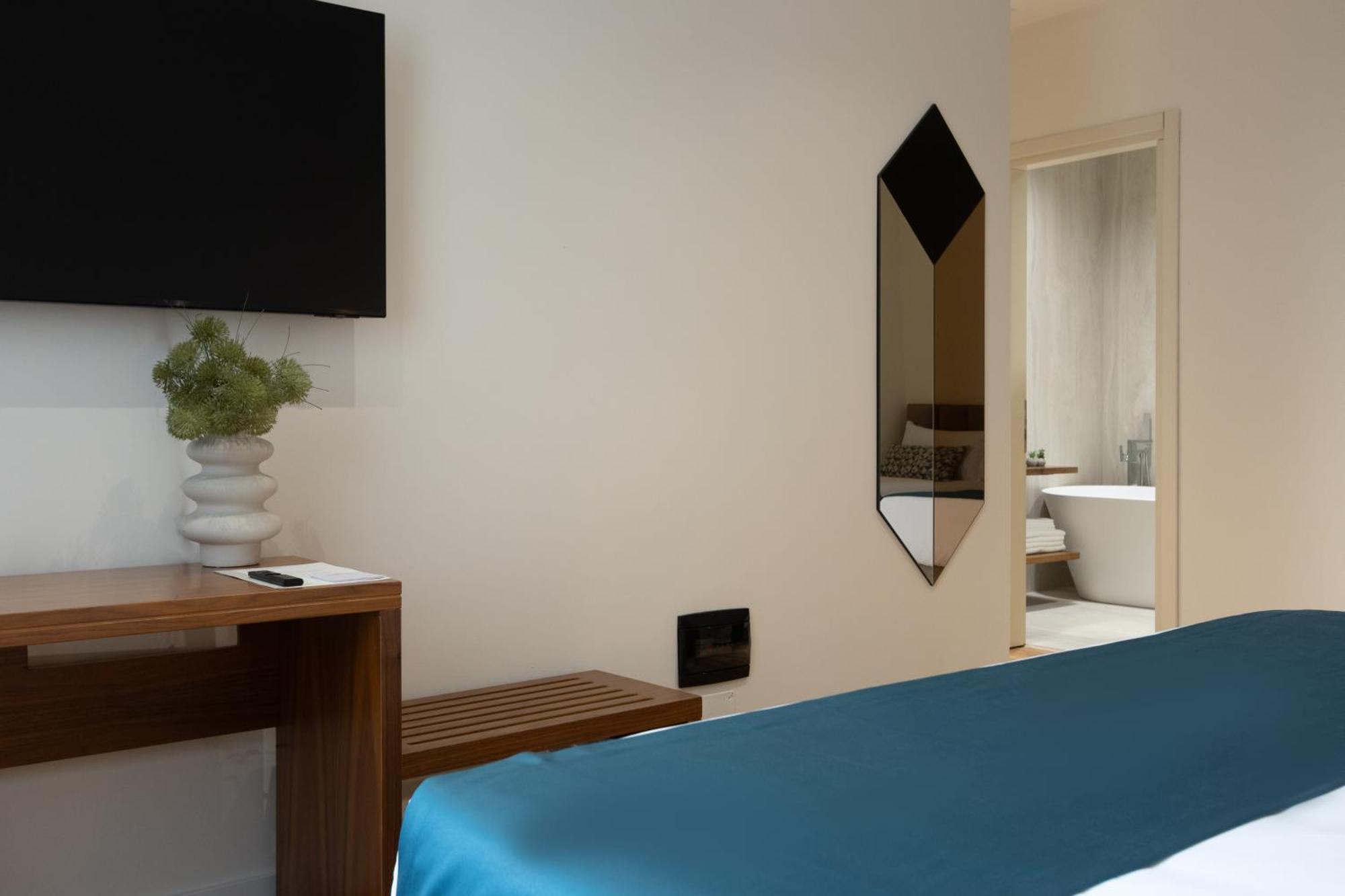 Deluxe King Suite
