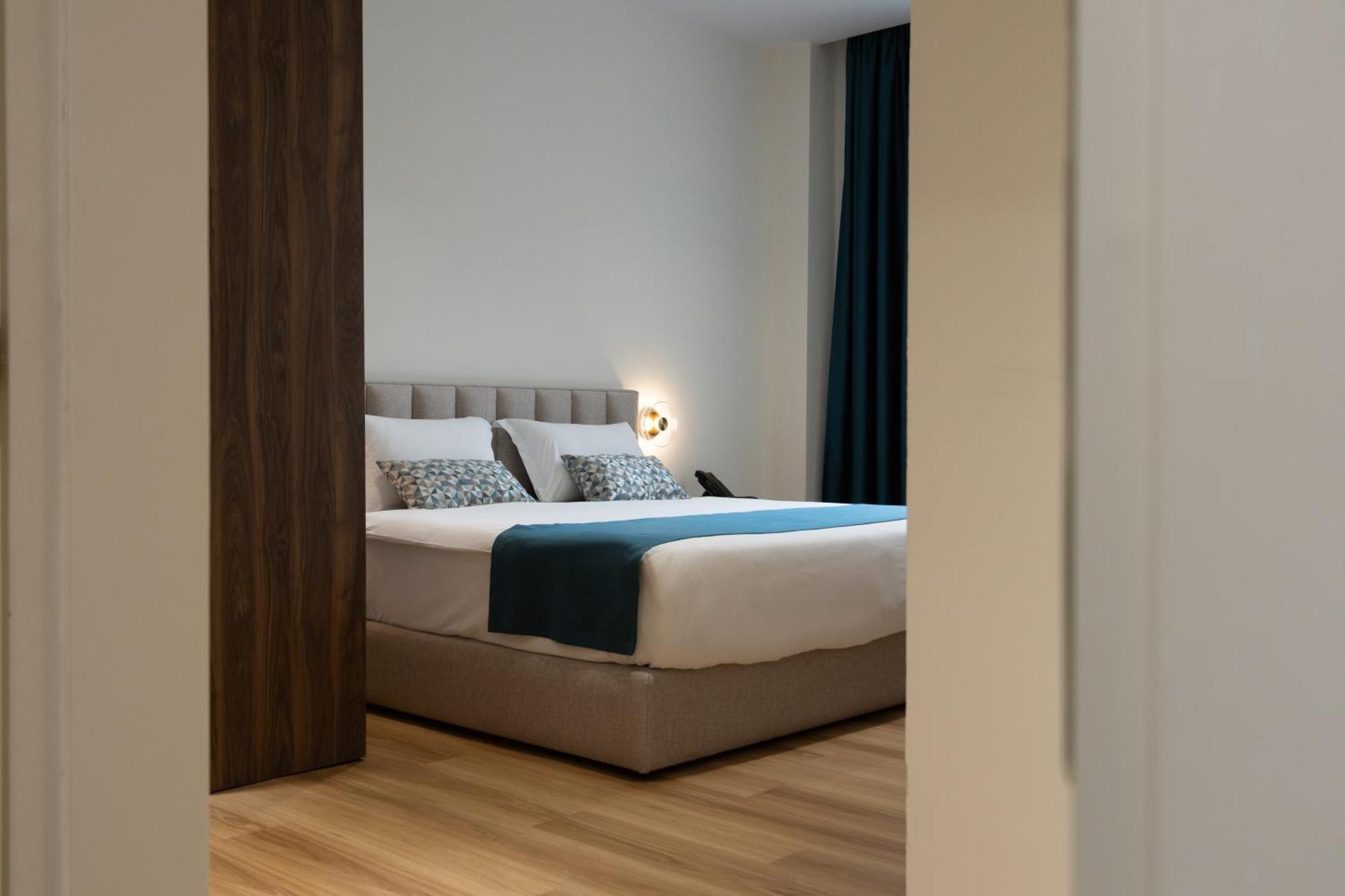 Deluxe King Suite