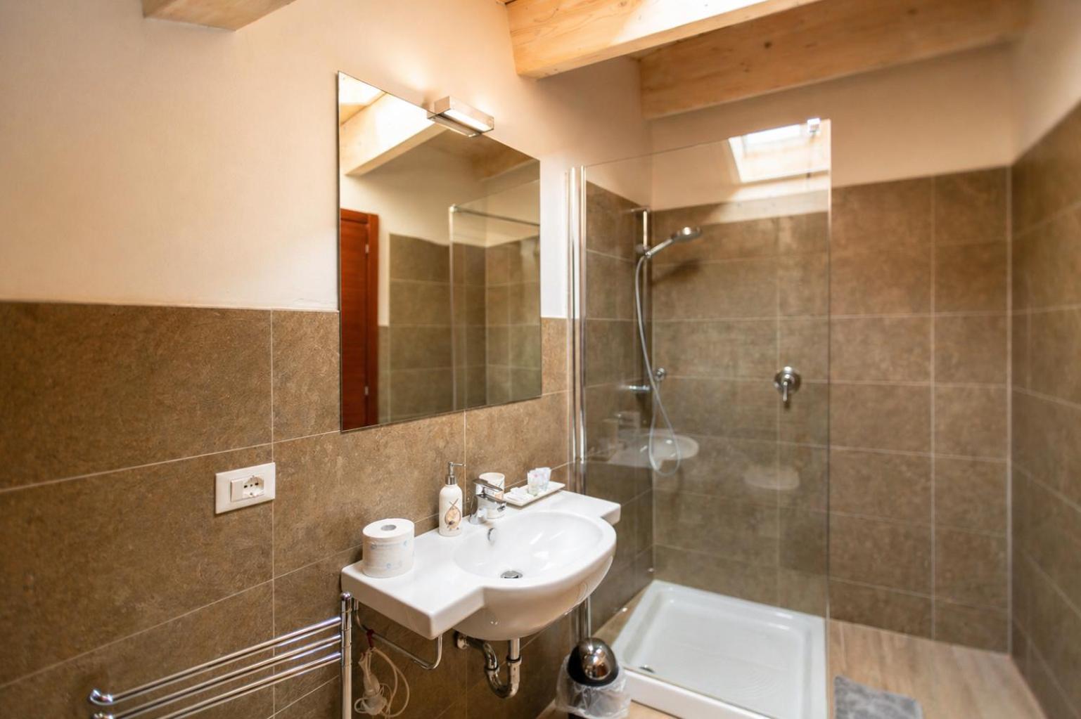 Chambre Familiale avec Douche