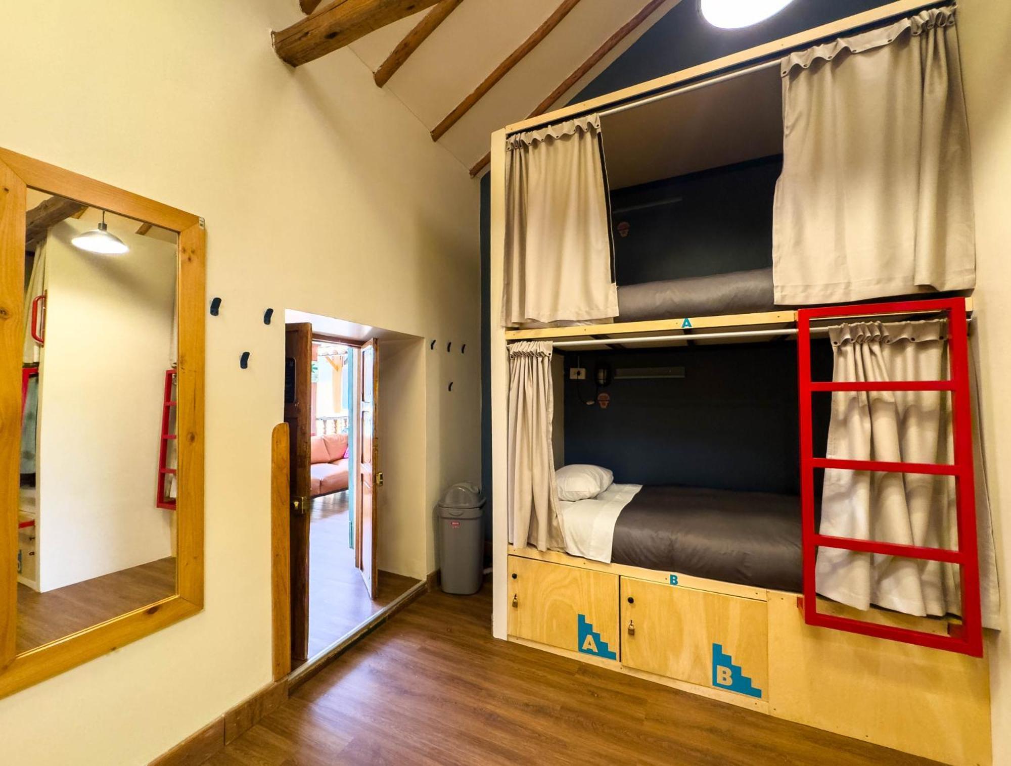 Bed 10-Bed Dormitory Room Bathroom