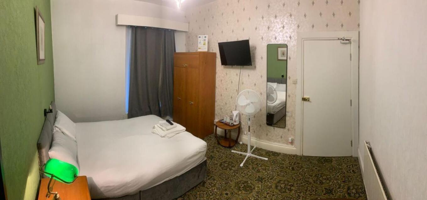 Double Room Private Bathroom