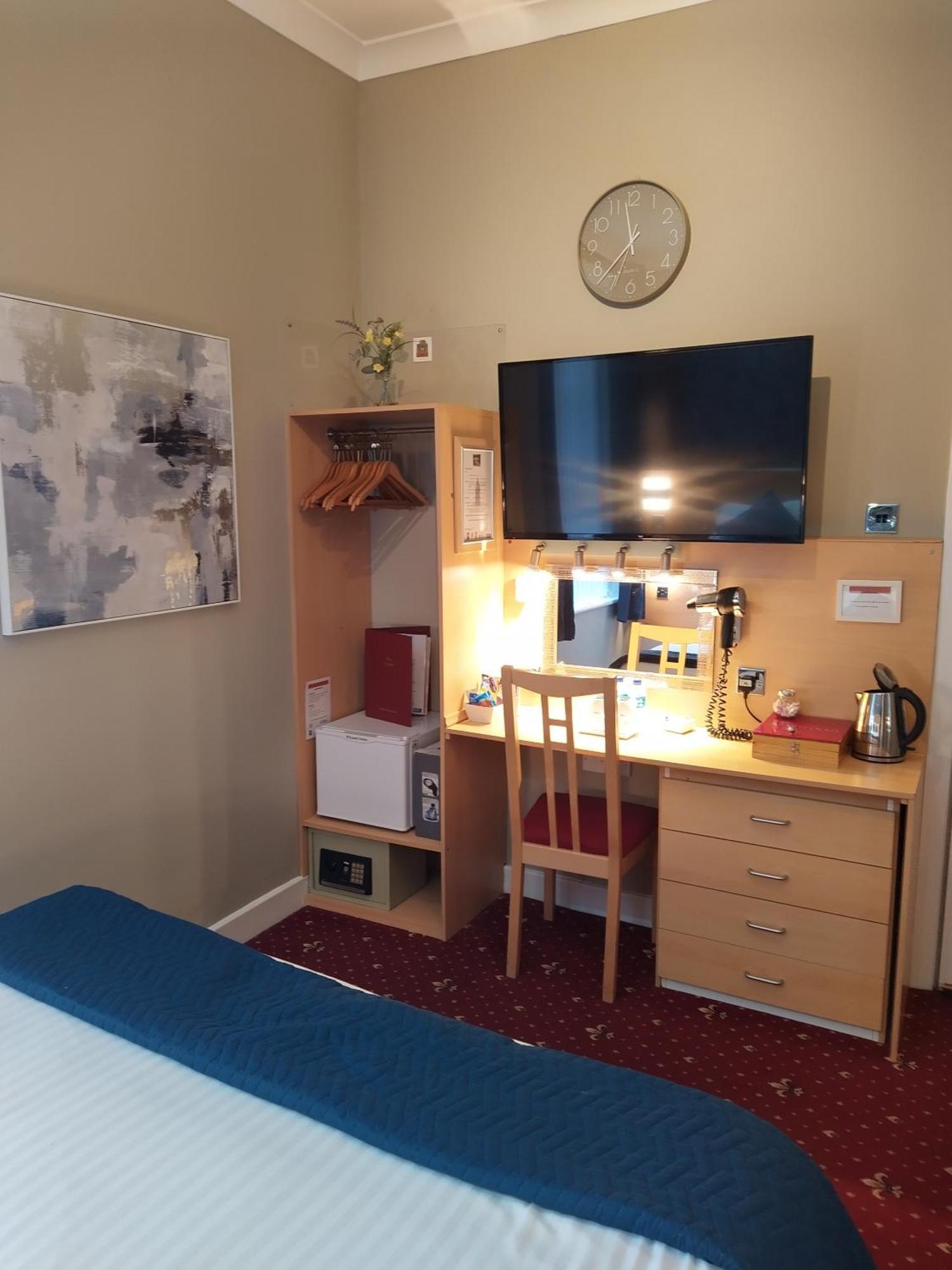 Double Room Private Bathroom