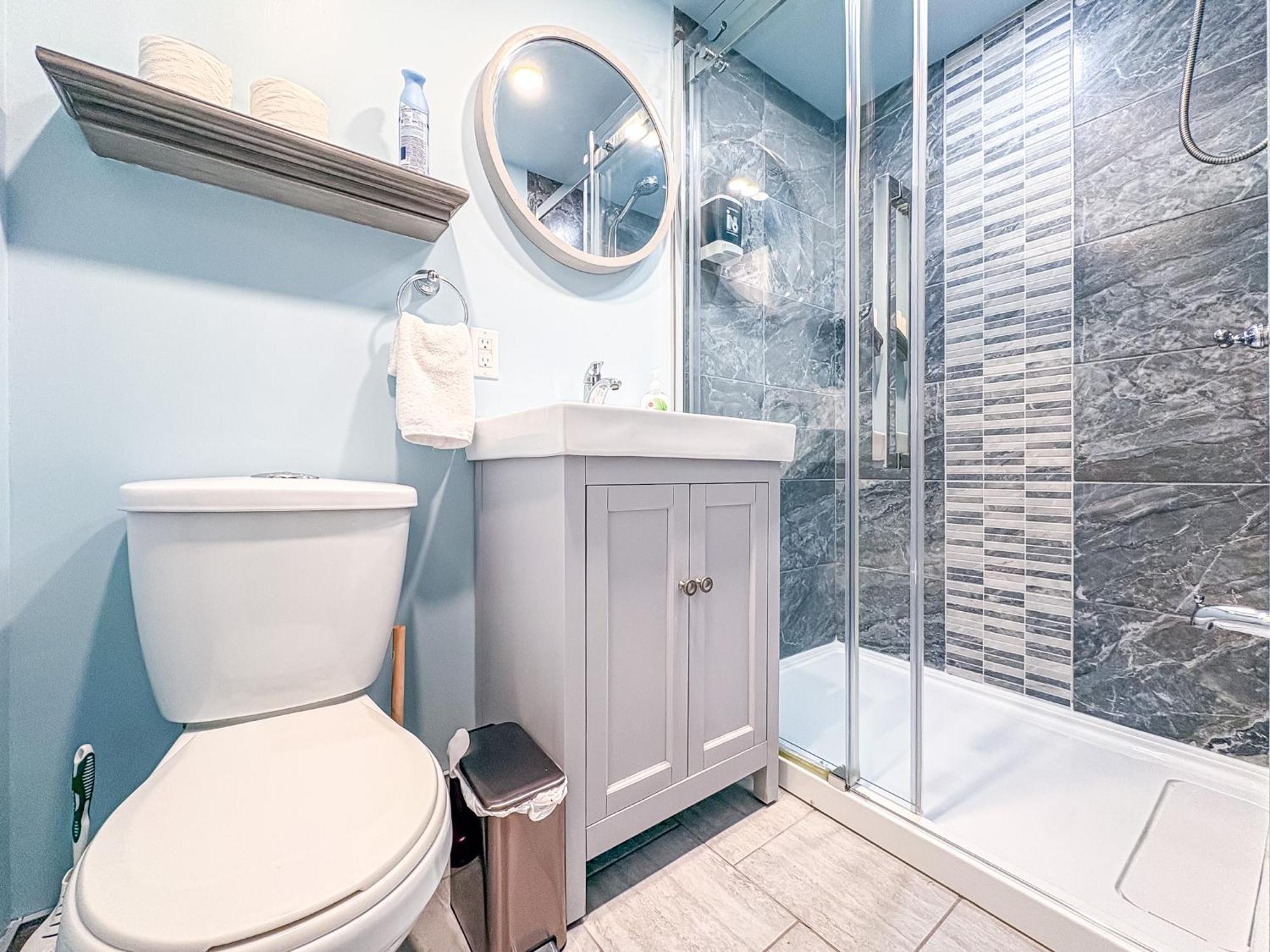 Standard Queen Room Private bathroom