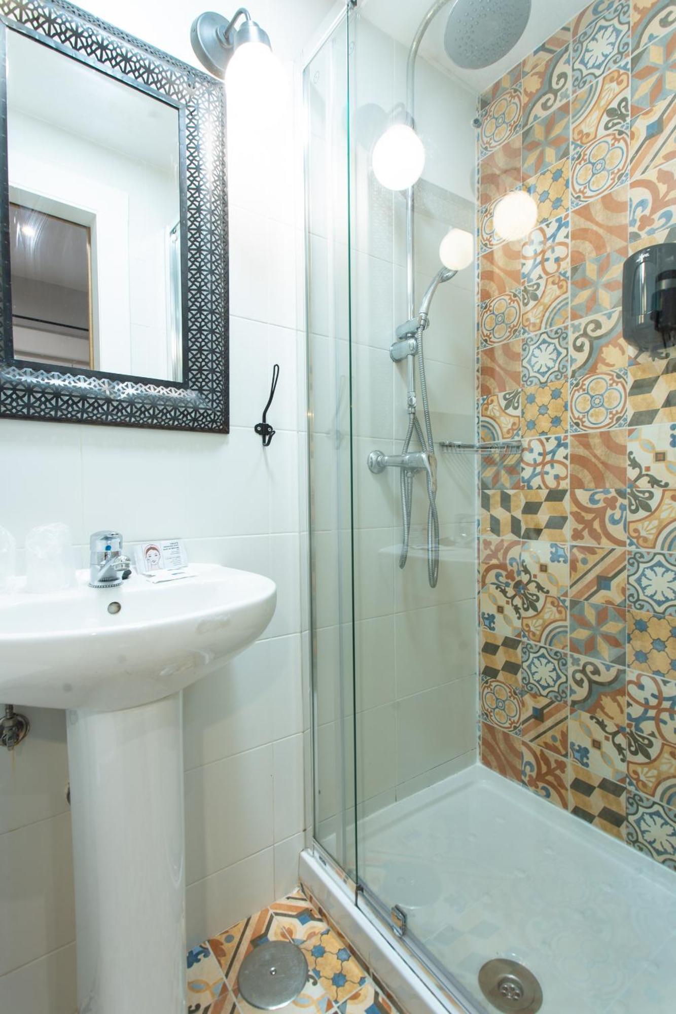 Double Room Private Bathroom