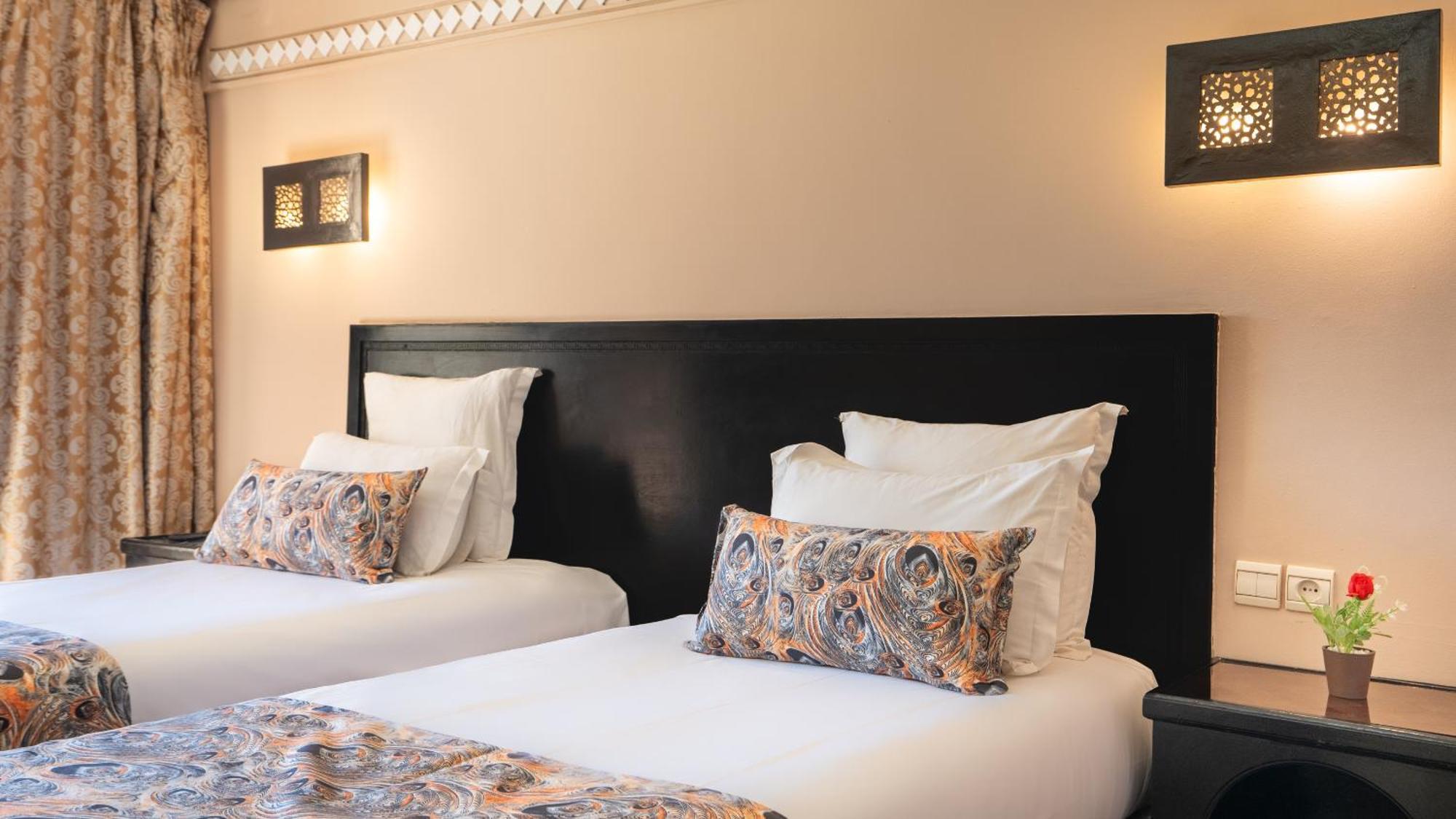 Double Room Pool View 2 adultes &1 enfant 12 ans