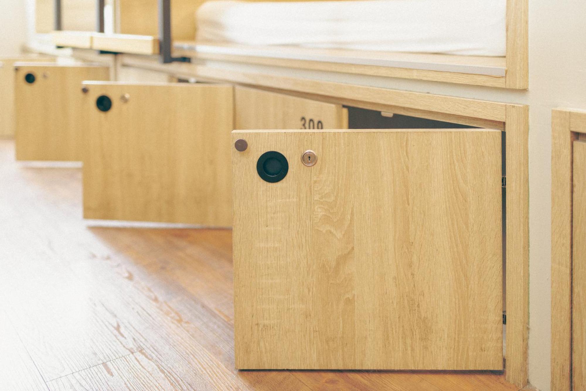Single Bed Mixed Dormitory Room