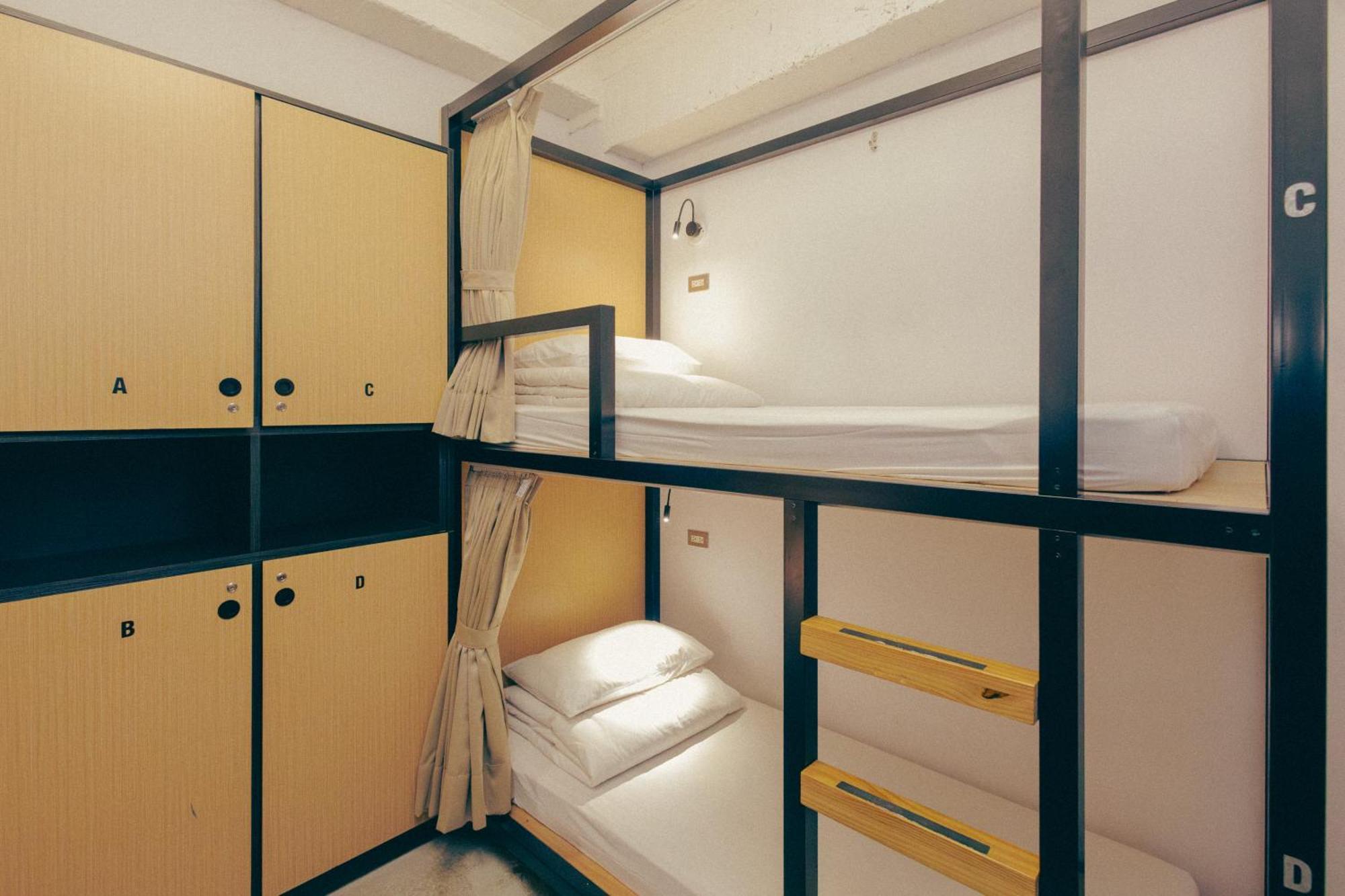 Bed 4-Bed Mixed Dormitory Room Window