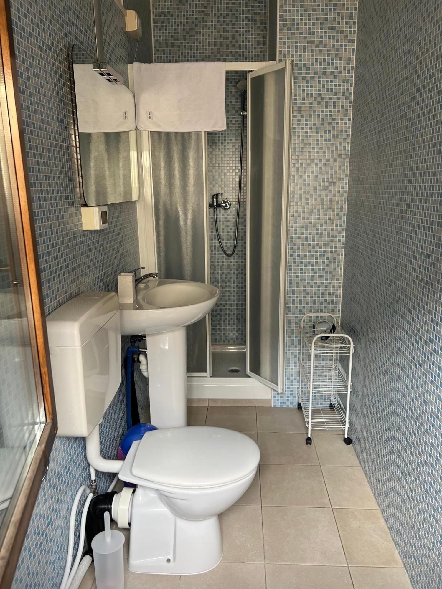 Twin Room Private Bathroom