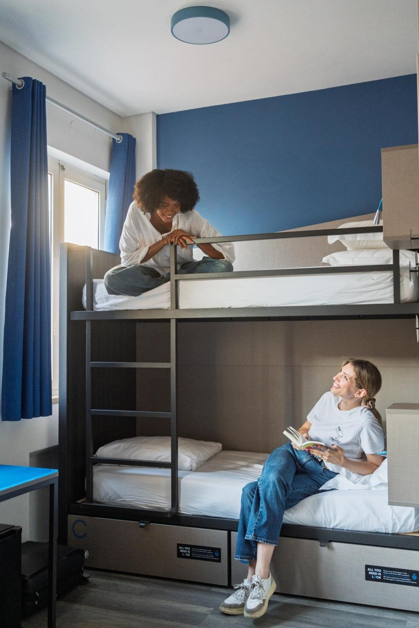 Bunk Bed in Female Dormitory Room,1765978706:JPEG