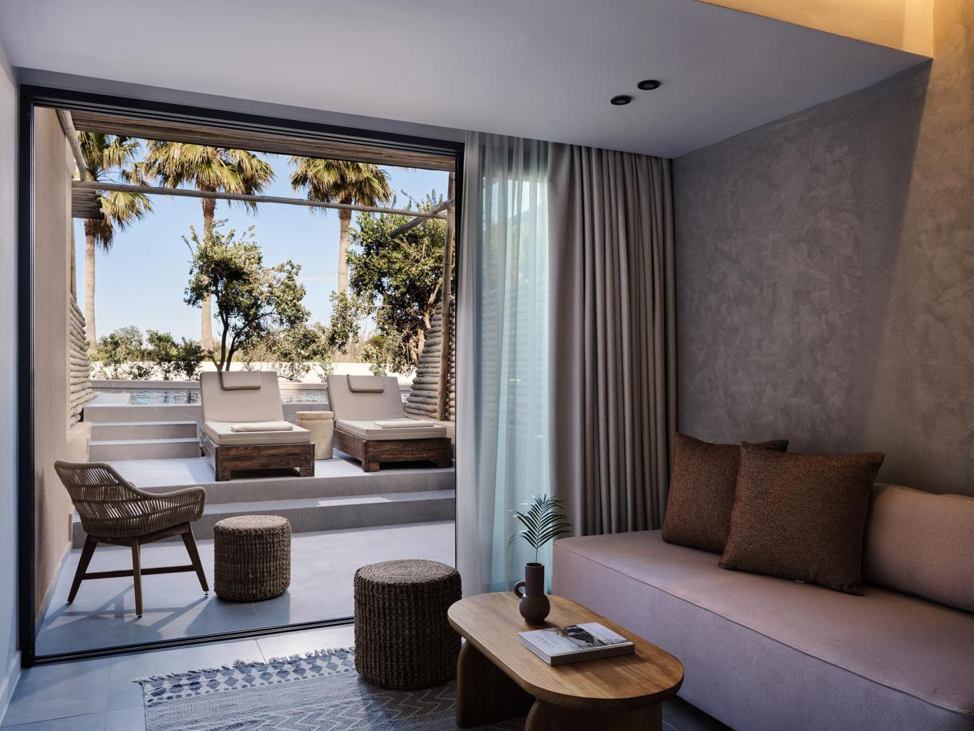 Premium Queen Room Sharing Pool