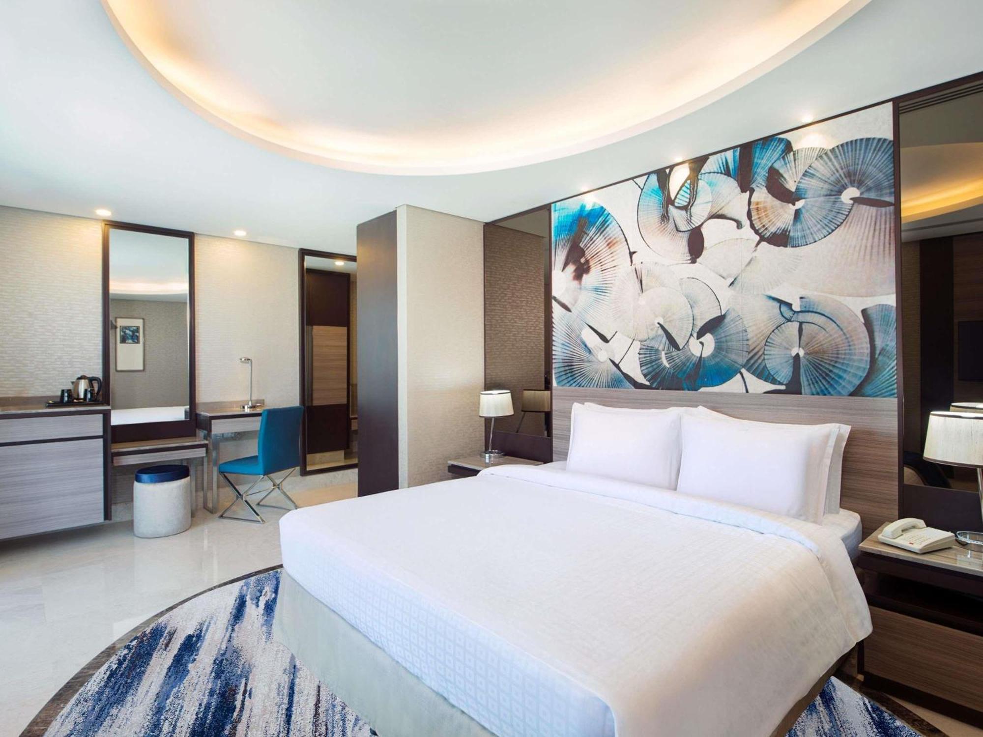 Deluxe king bed room