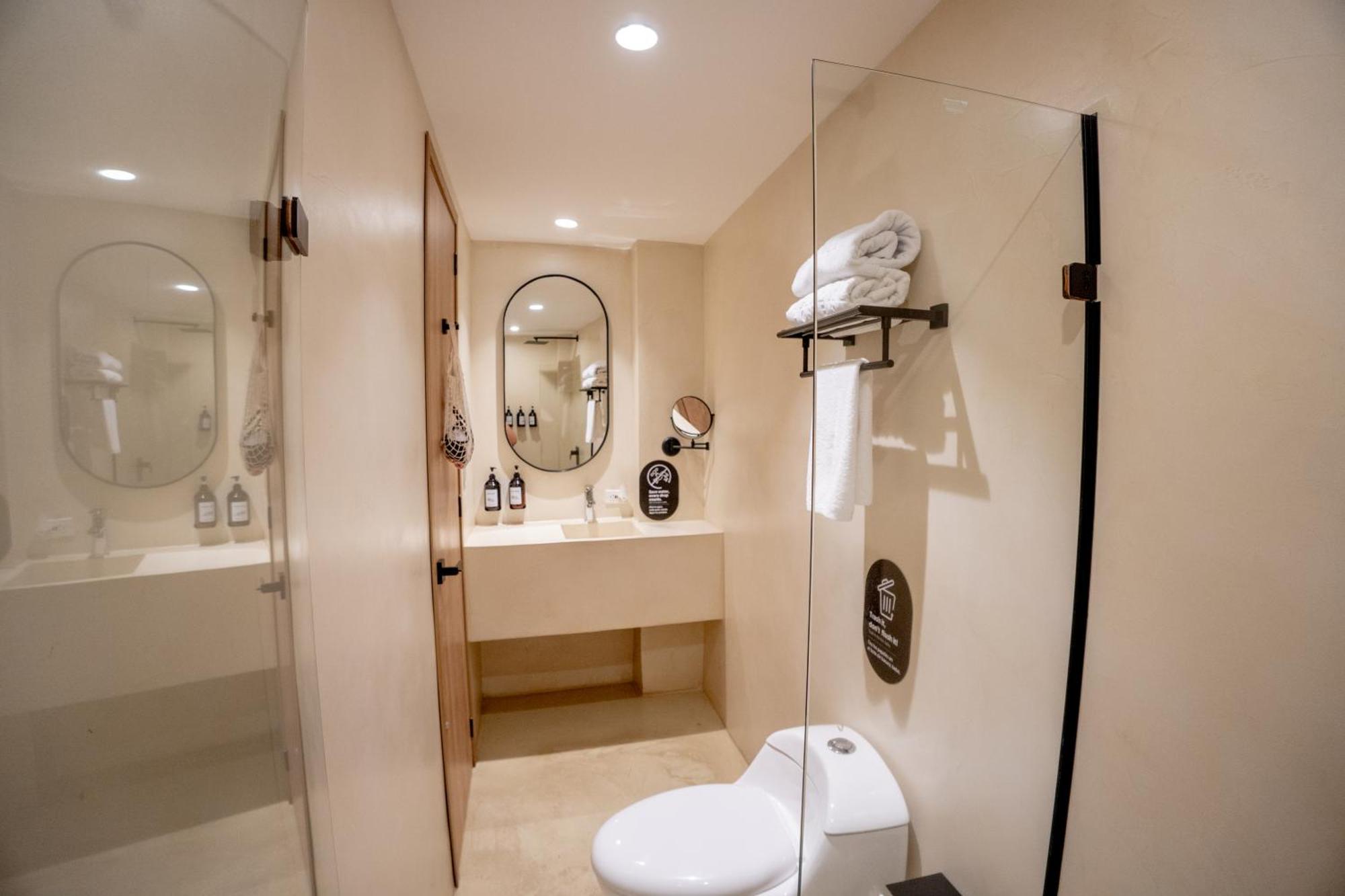Standard Single Room Shower