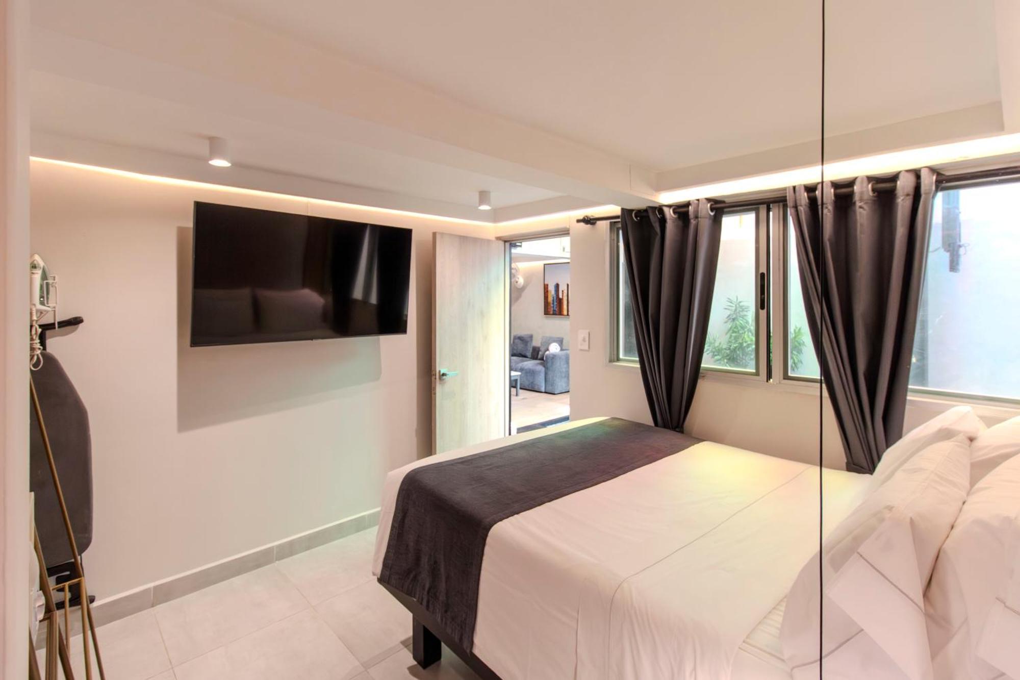 Three-Bedroom Apartment Private Pool