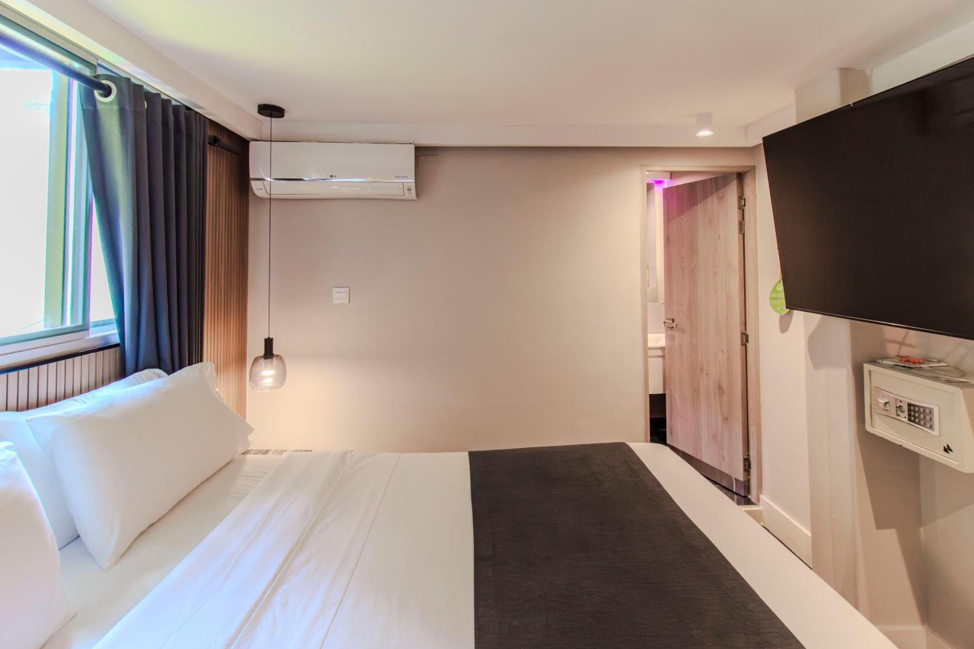 Three-Bedroom Apartment Private Pool