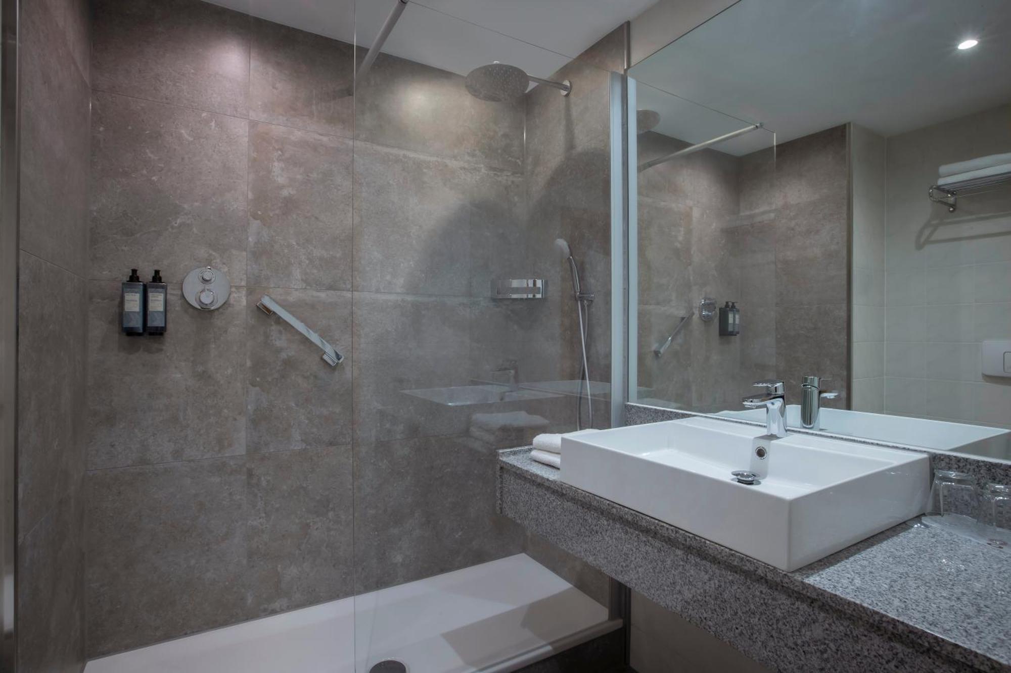 Standard King Single Room