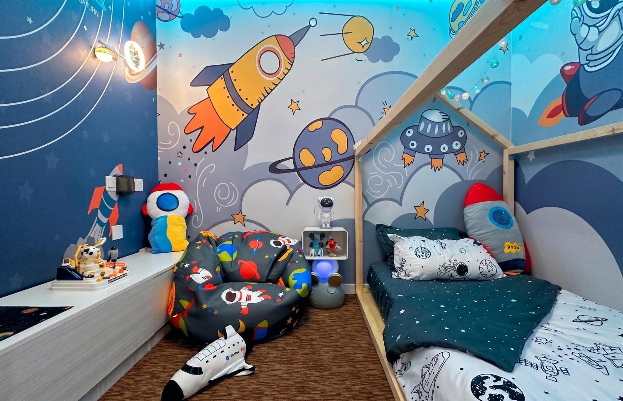 Astronaut-Themed 1 Bedroom Premier Family Suites