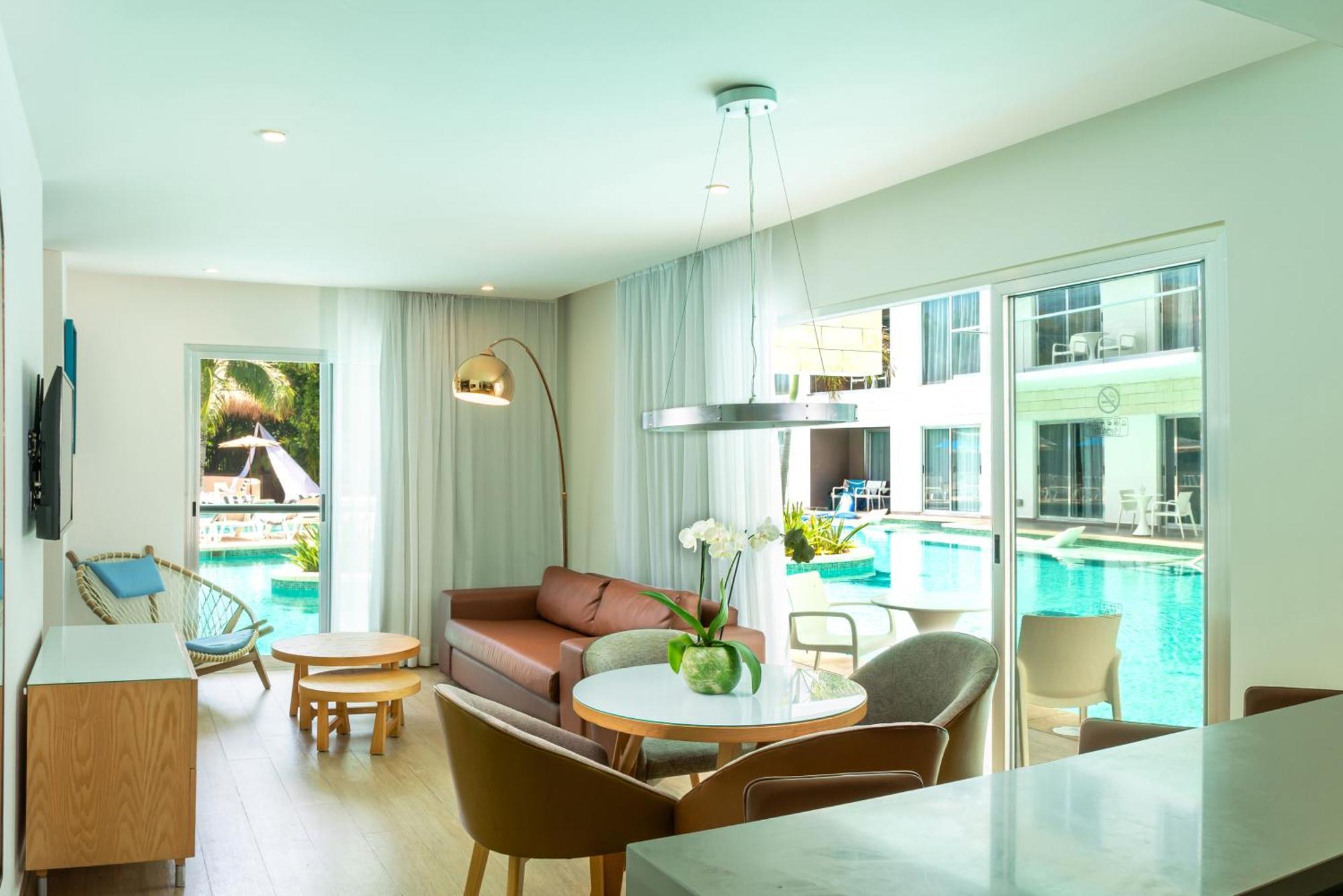 One Bedroom Suite Swim Up