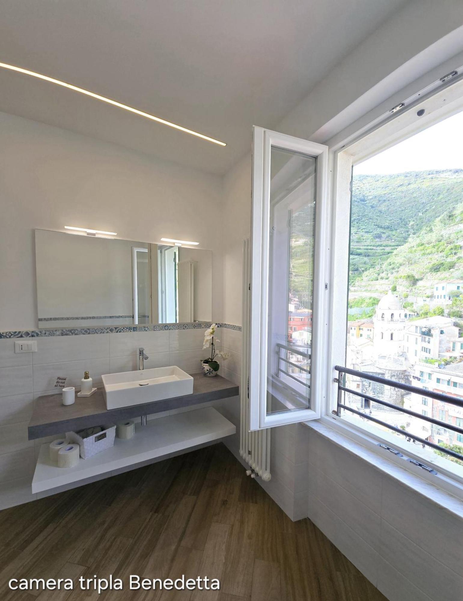 Deluxe Triple Room Sea View