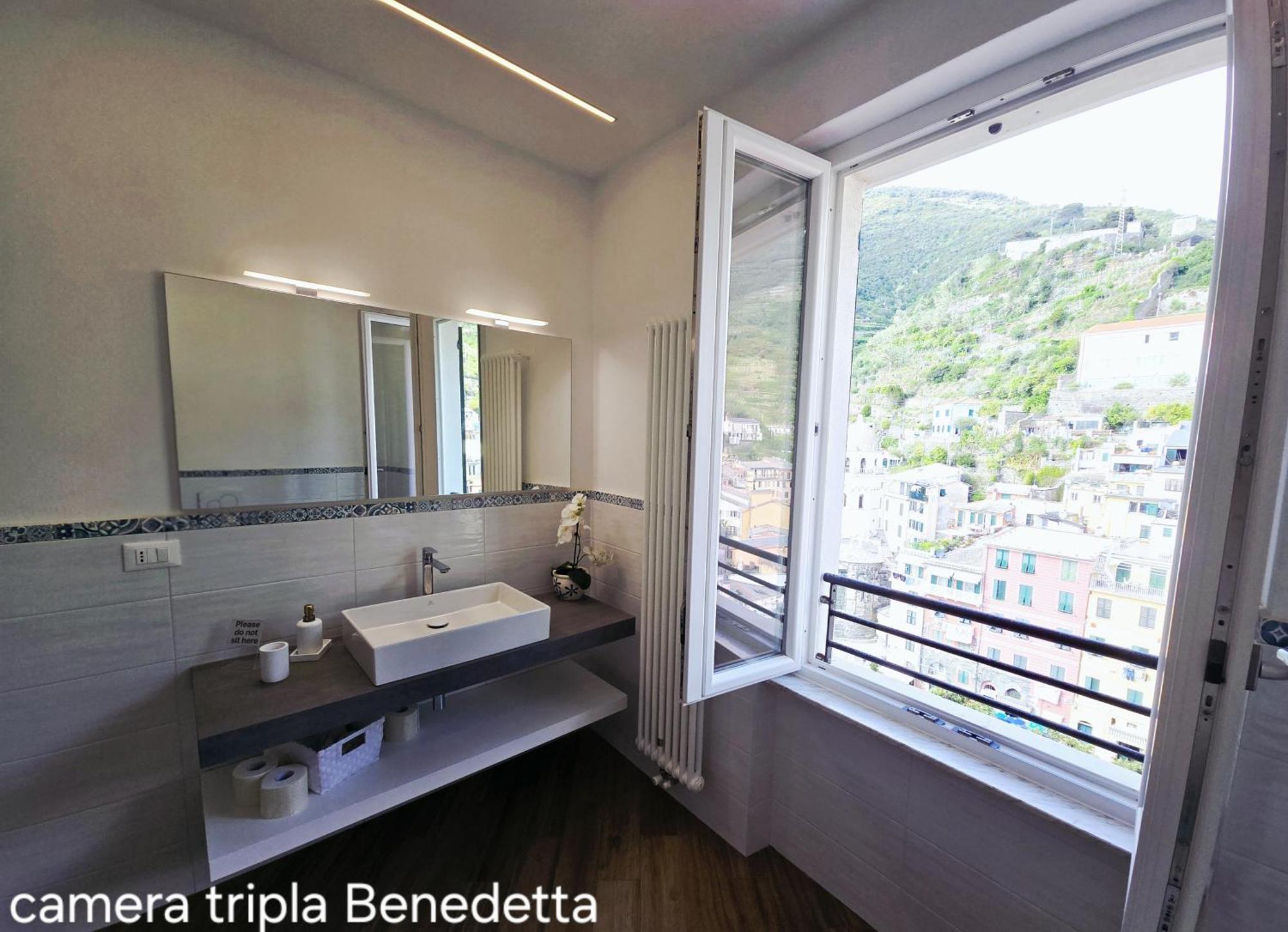 Deluxe Triple Room Sea View