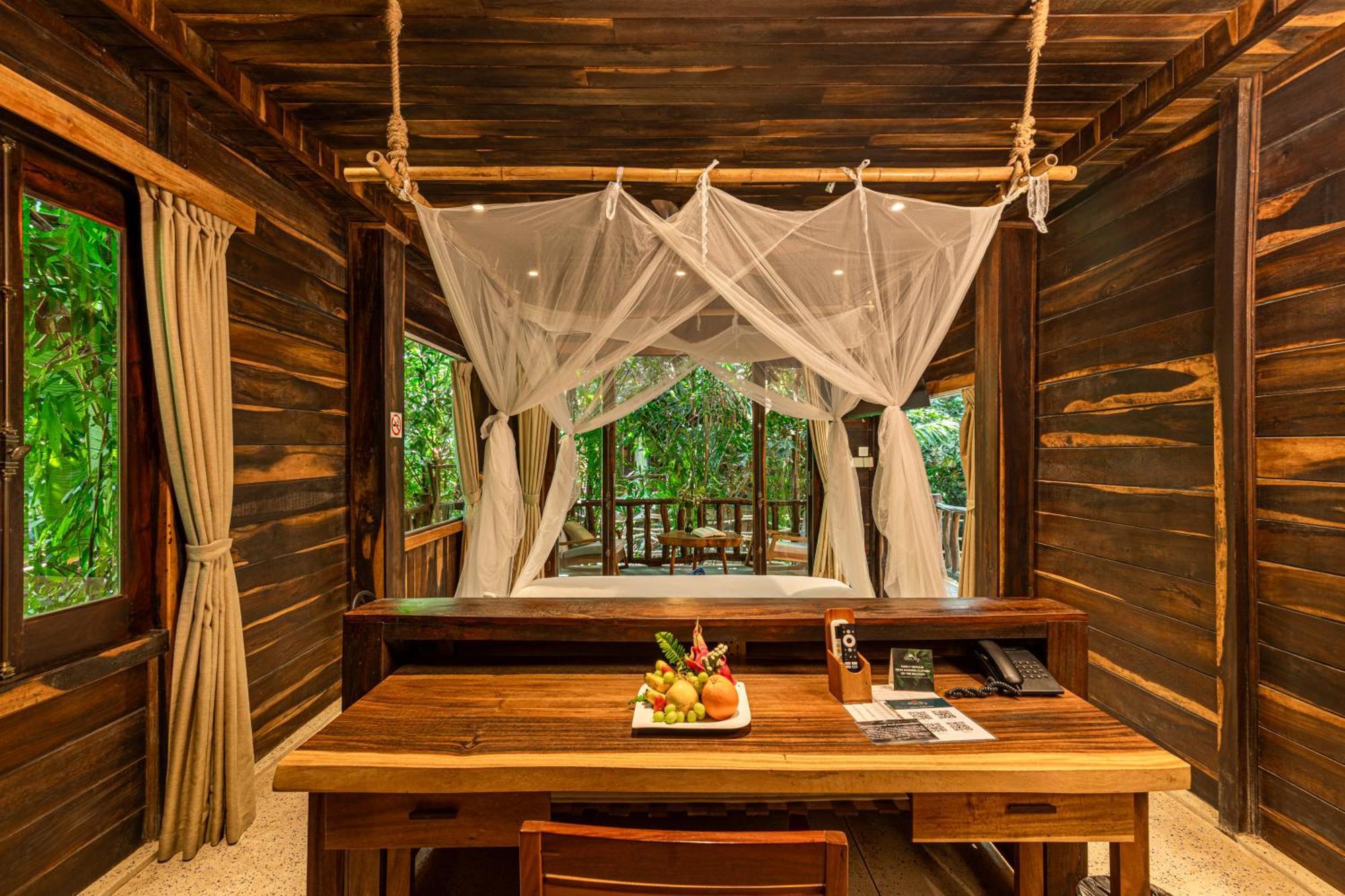 Jungle Bungalow King