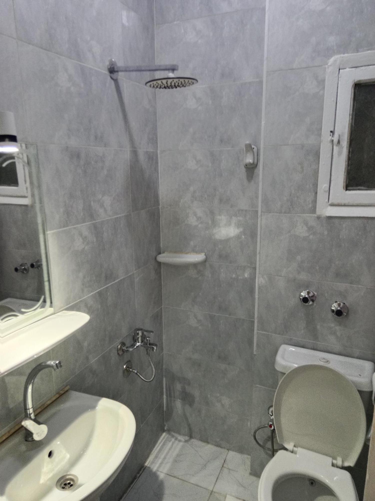 Single Room Private Bathroom