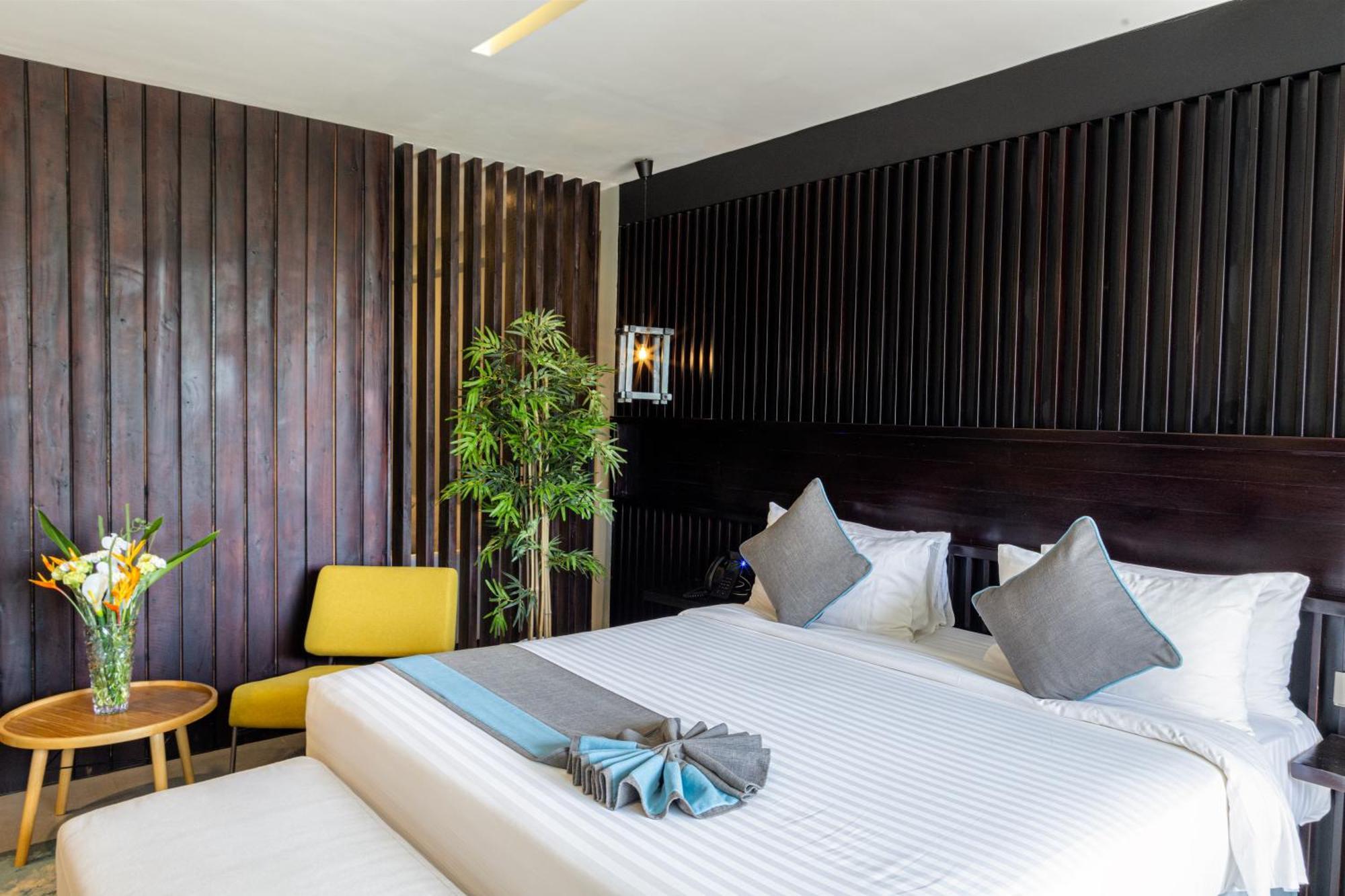 Courtyard View Suite