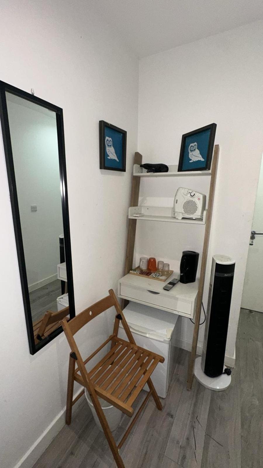 Compact Single Room – No Window