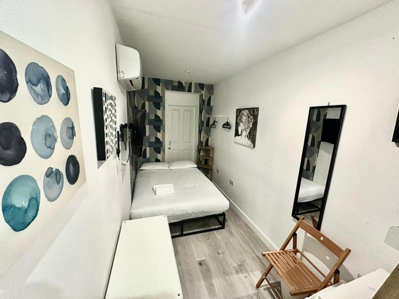 Compact Single Room – No Window