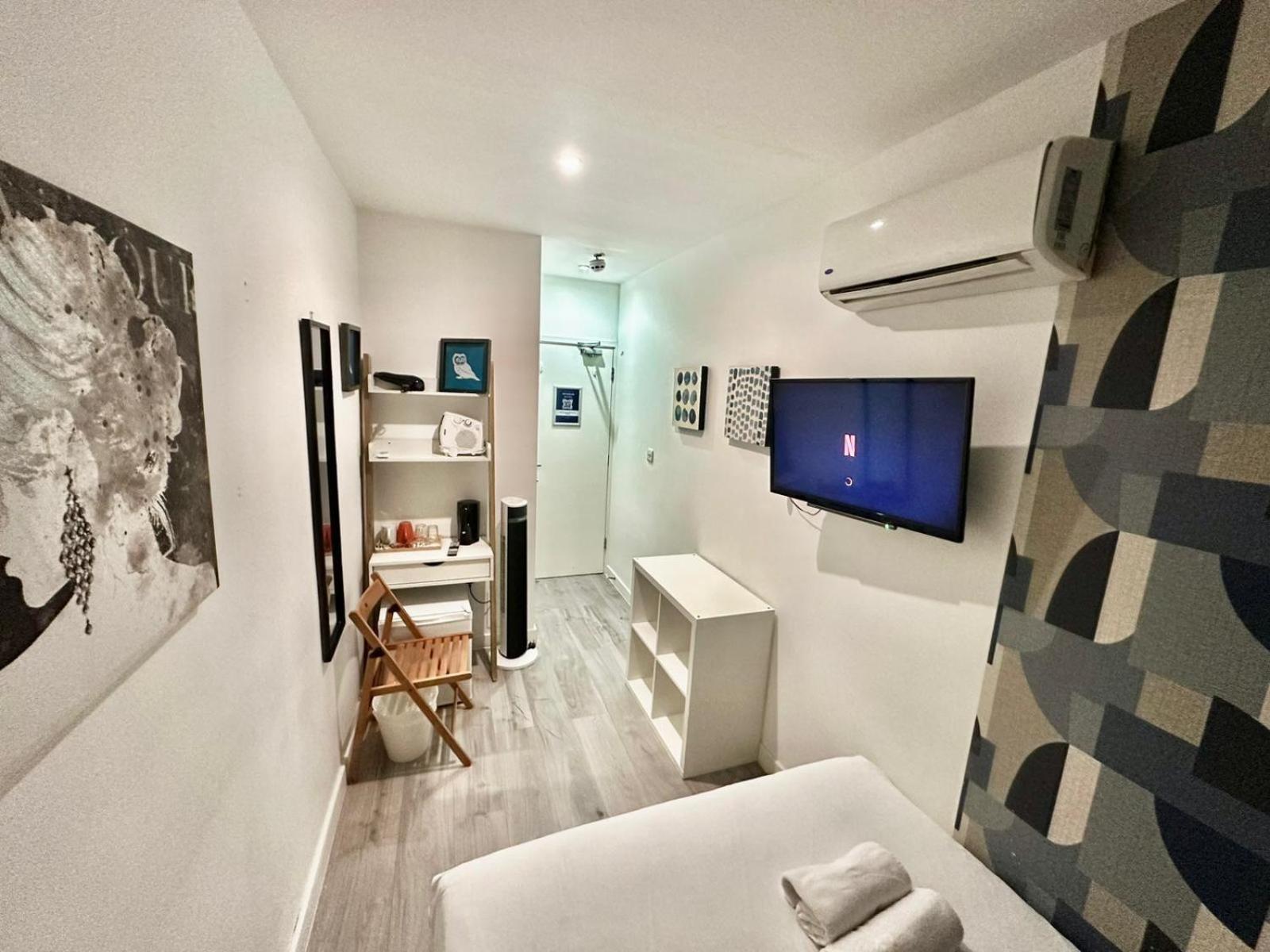 Compact Single Room – No Window