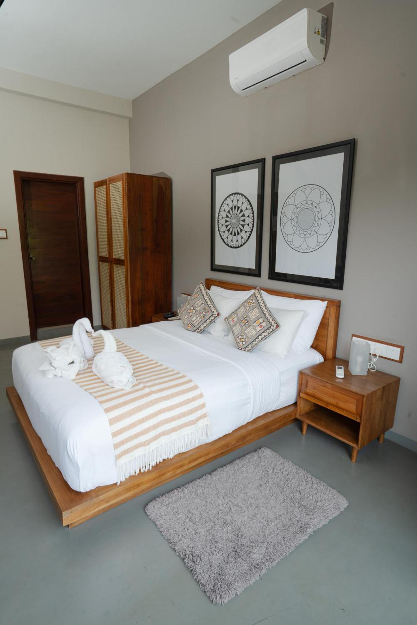 Standard Queen Room