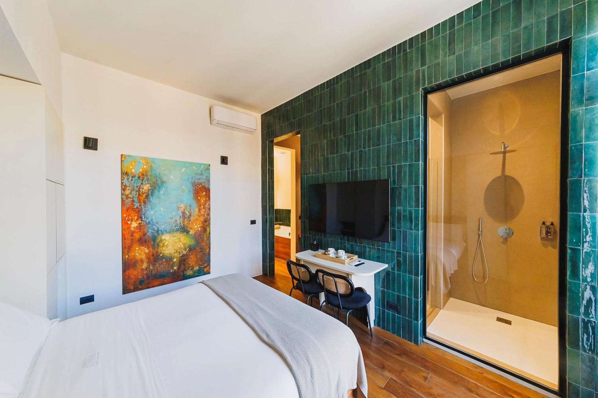 Deluxe Double Room Bath