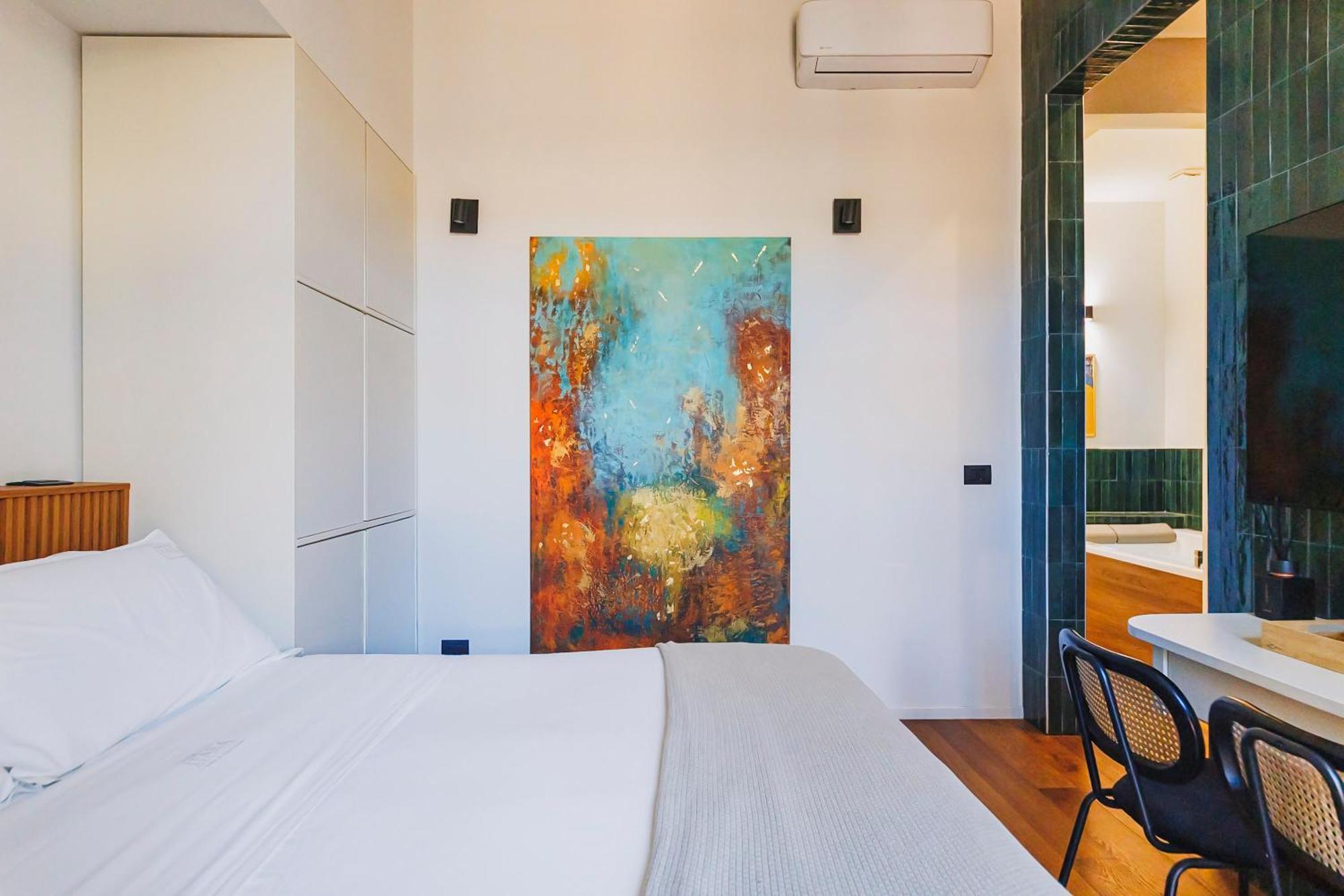 Deluxe Double Room Bath