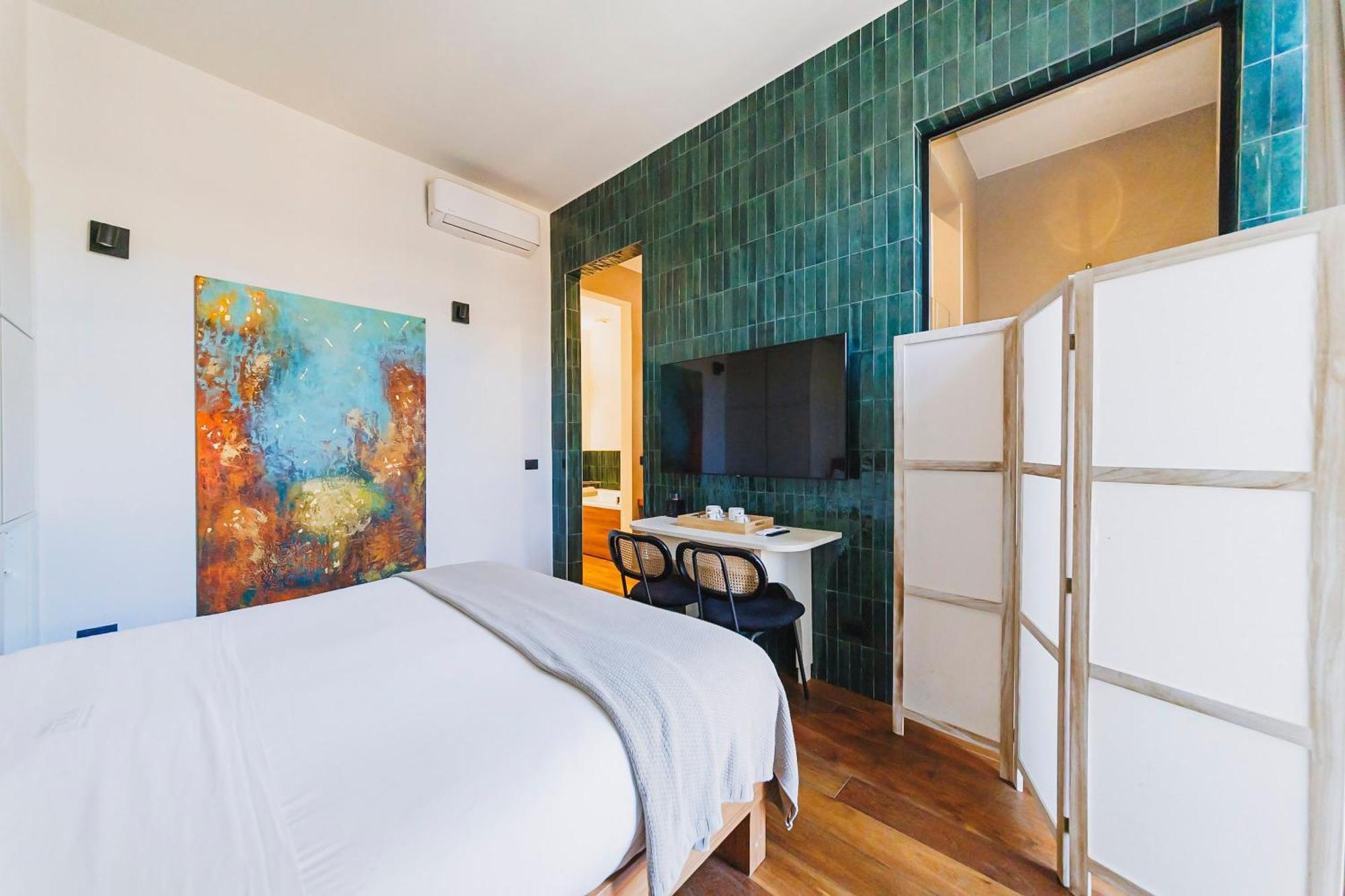 Deluxe Double Room Bath