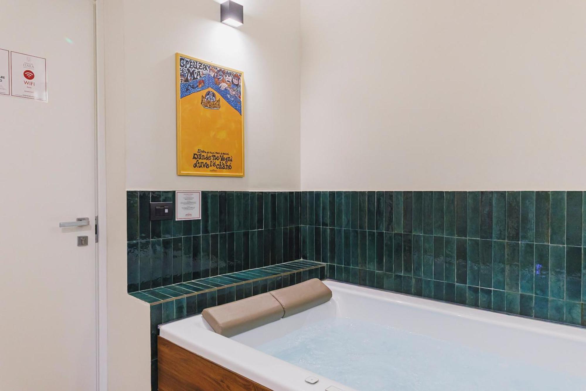 Deluxe Double Room Bath