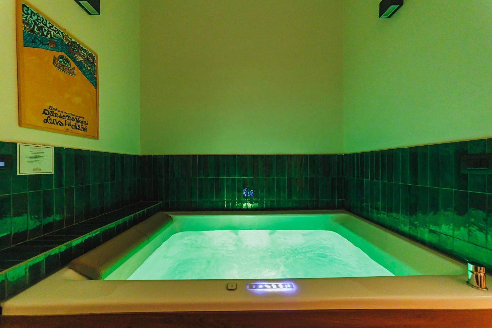 Deluxe Double Room Bath