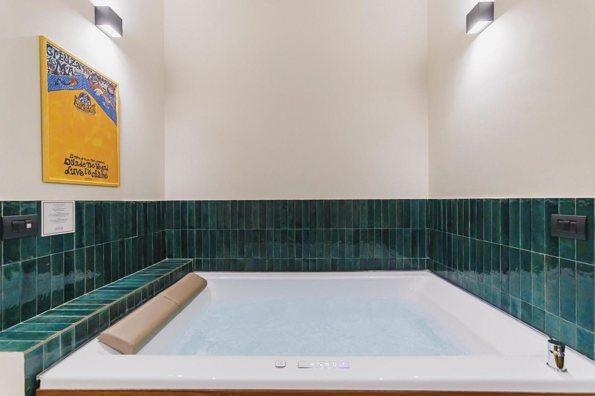 Deluxe Double Room Bath