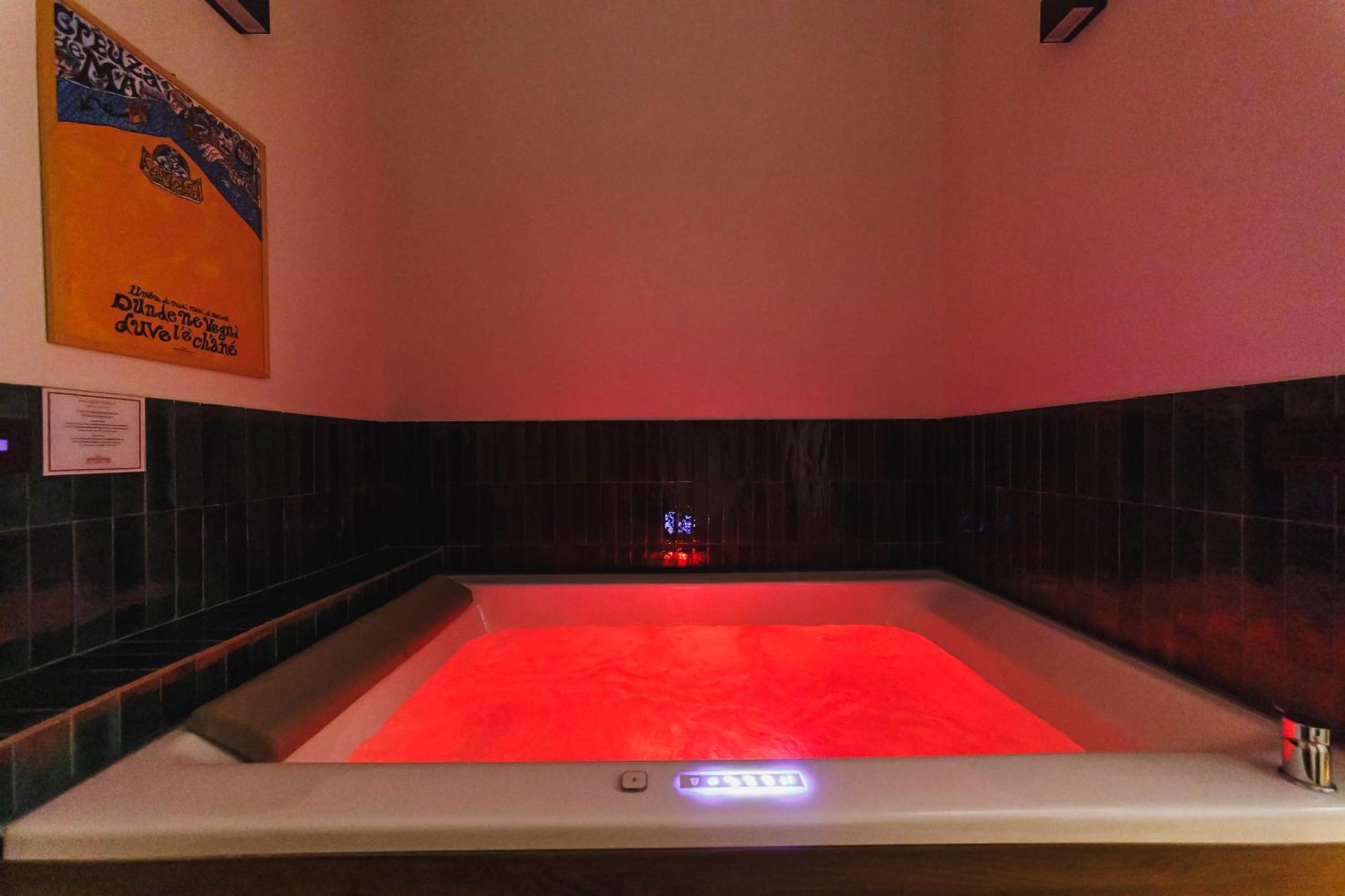 Deluxe Double Room Bath