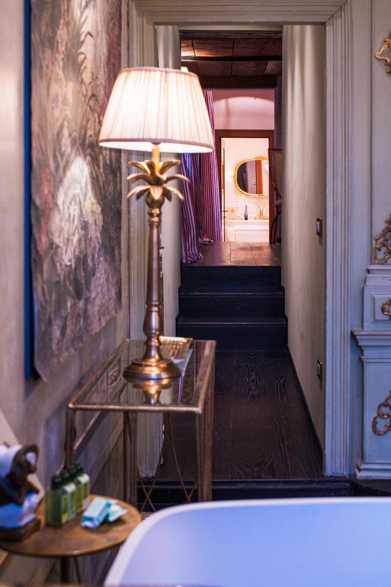 Deluxe Queen Suite