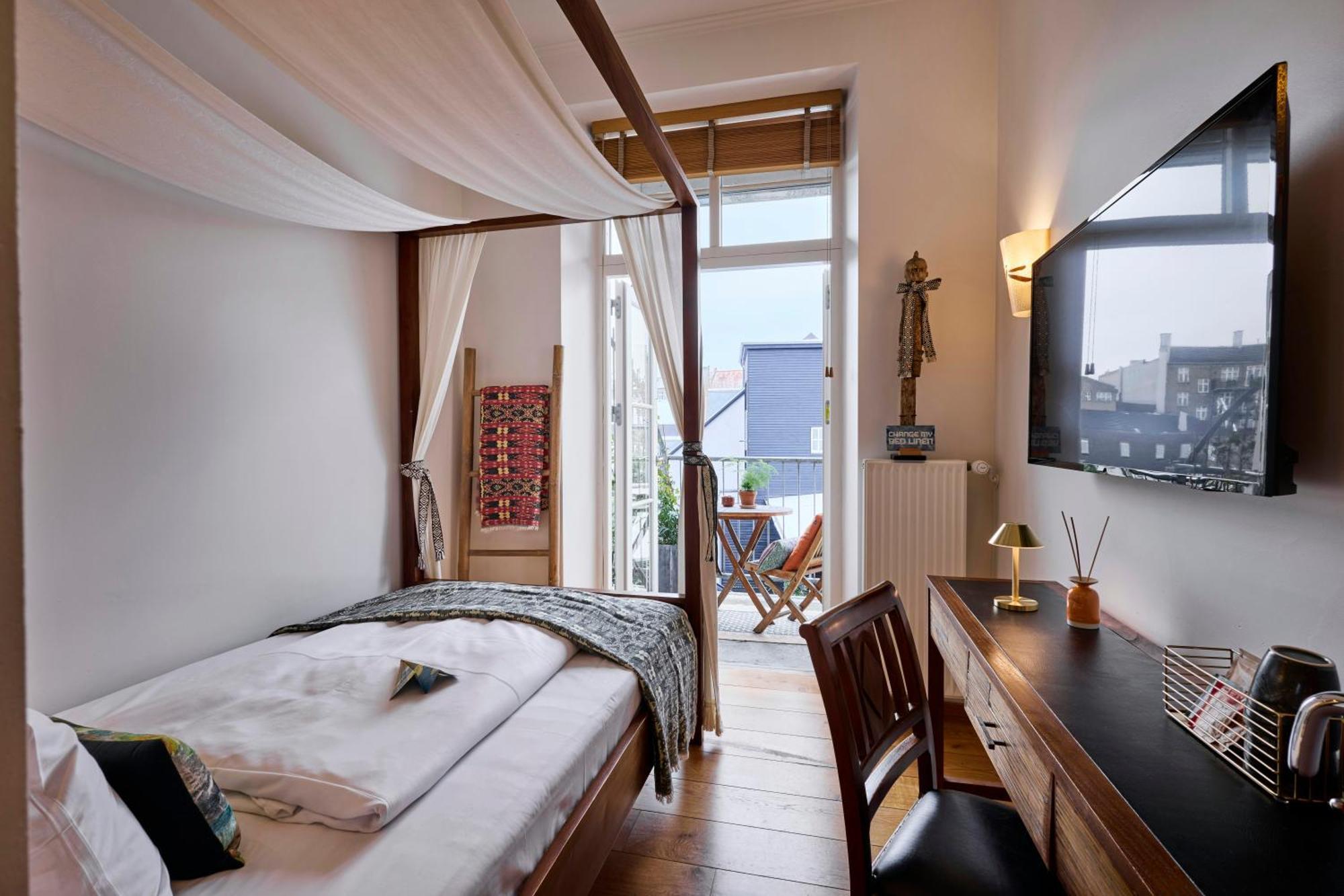 Single Room Balcony