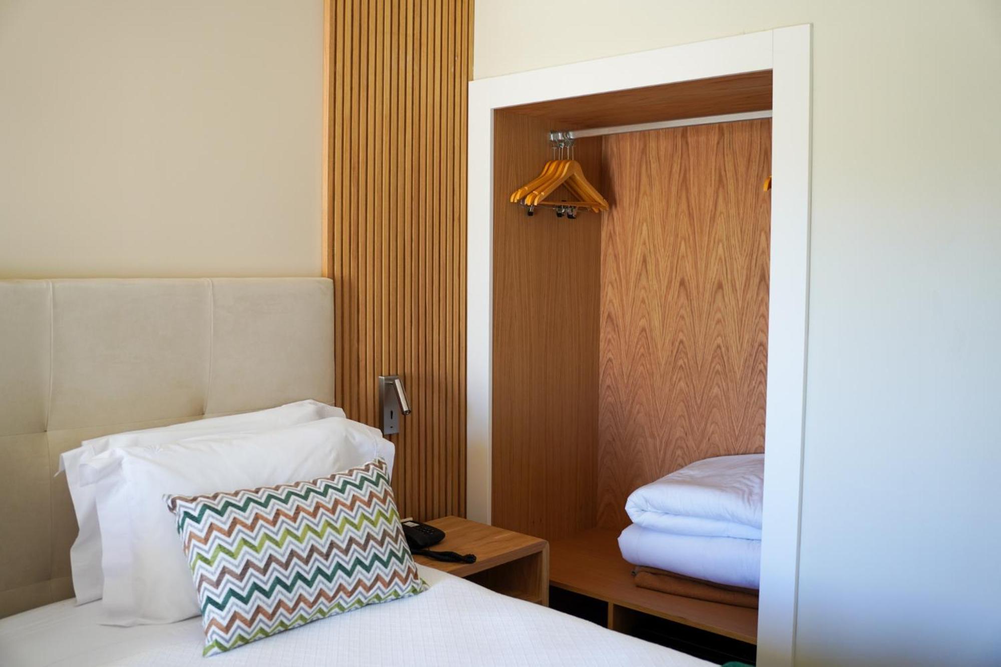 One-Bedroom Suite Kitchenette