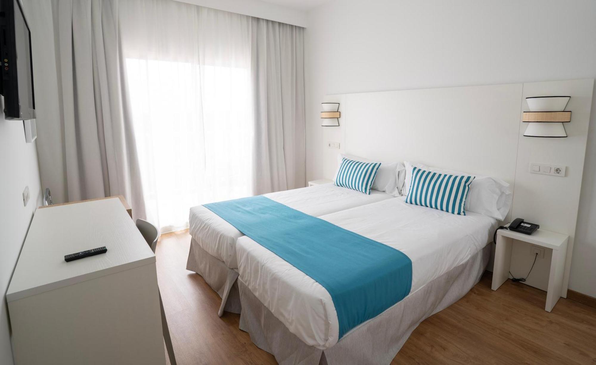 Double or Twin Room Sea View
