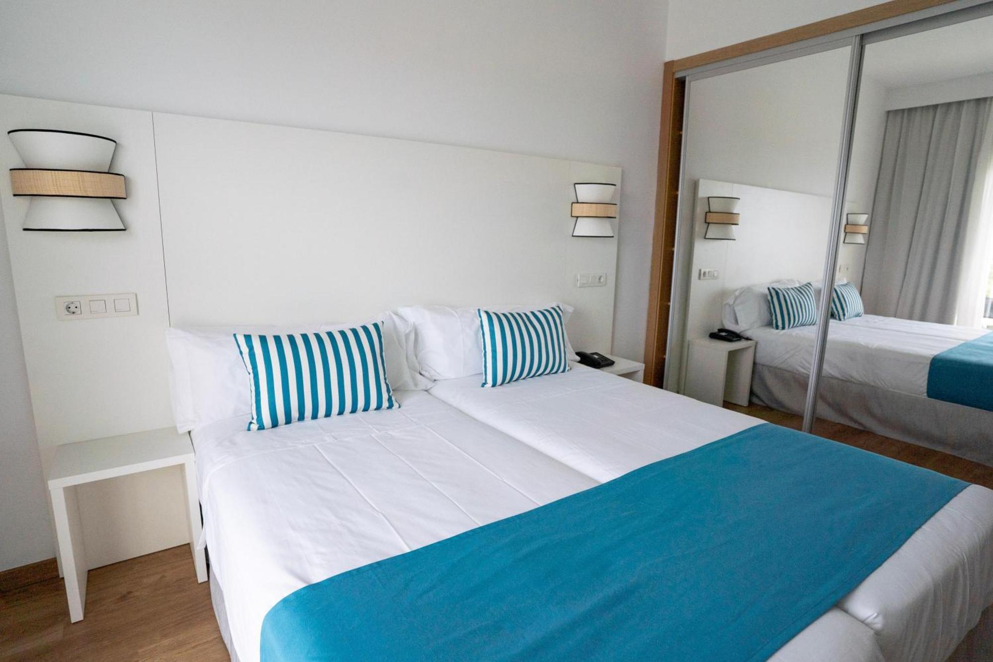 Double or Twin Room Sea View