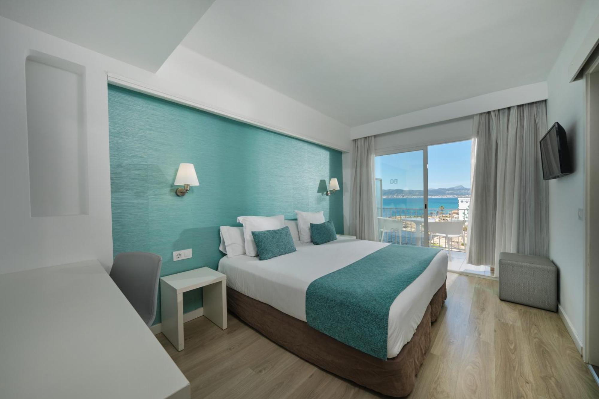 Double or Twin Room Sea View