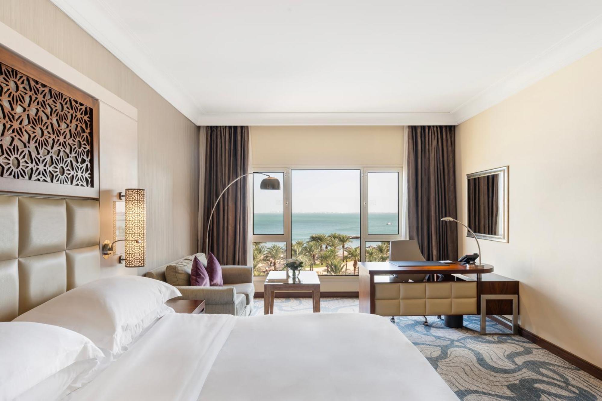 Quarto Clássico com Cama King-size e Vista do Mar