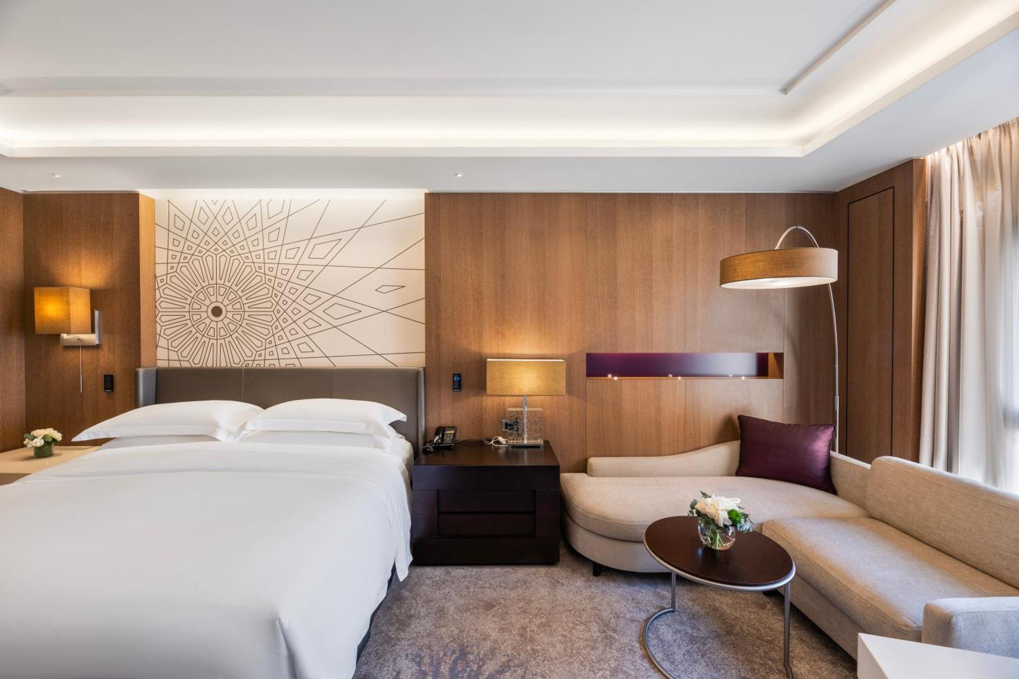Quarto VIP com Cama King-size e Vista da Cidade