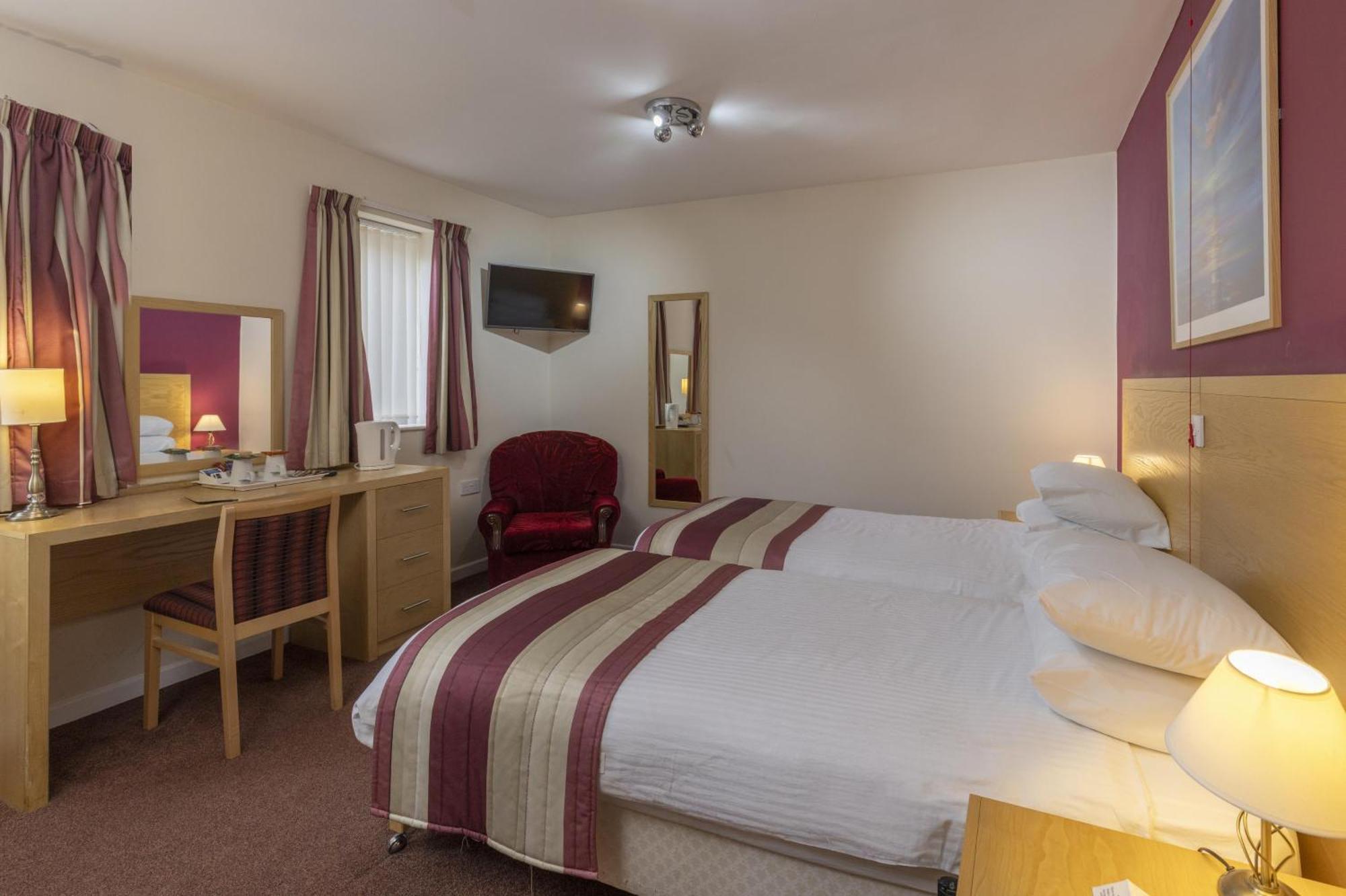 Standard Twin Room Walk Shower Disability Access or Non-Smoking
