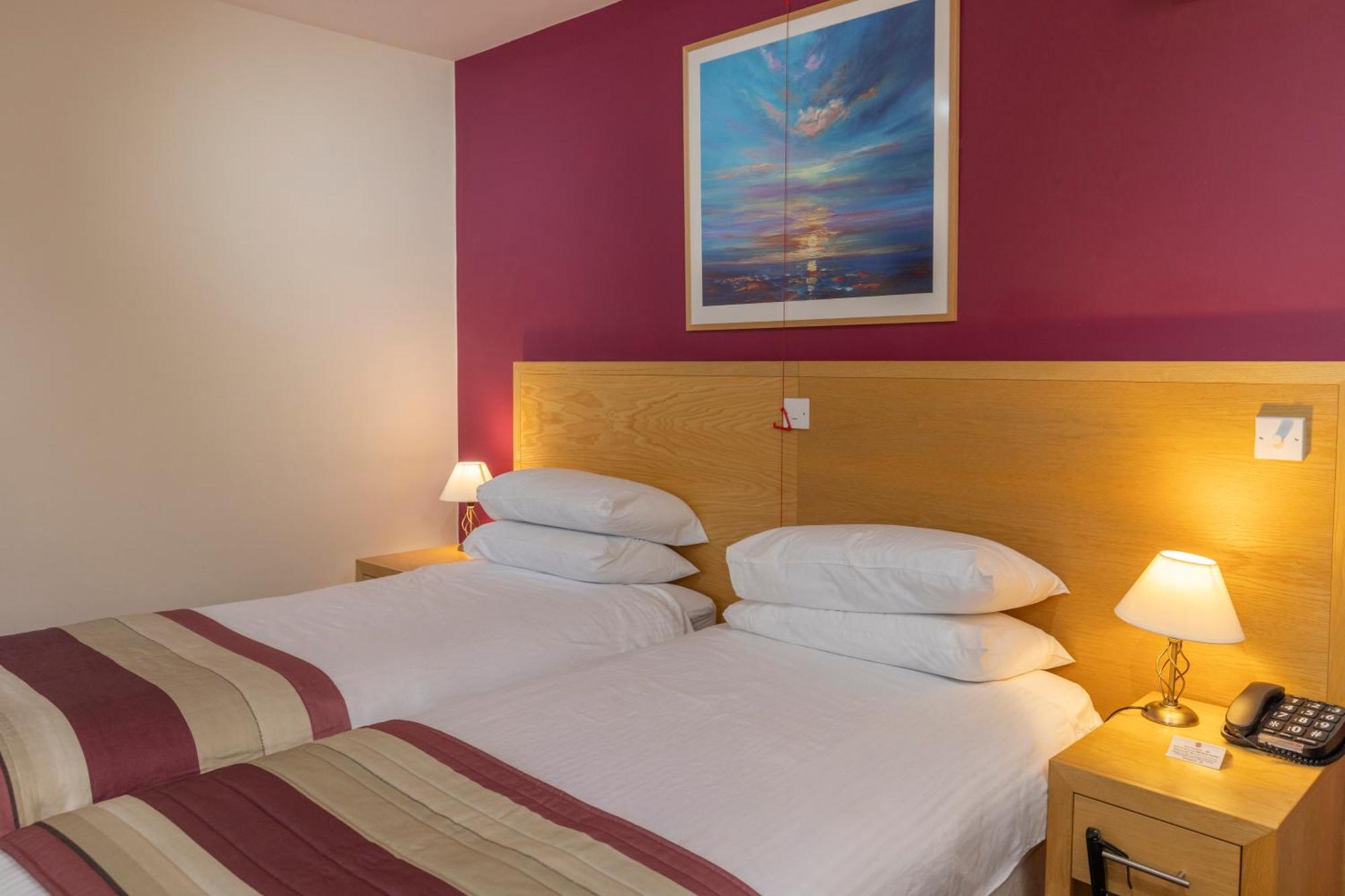Standard Twin Room Walk Shower Disability Access or Non-Smoking