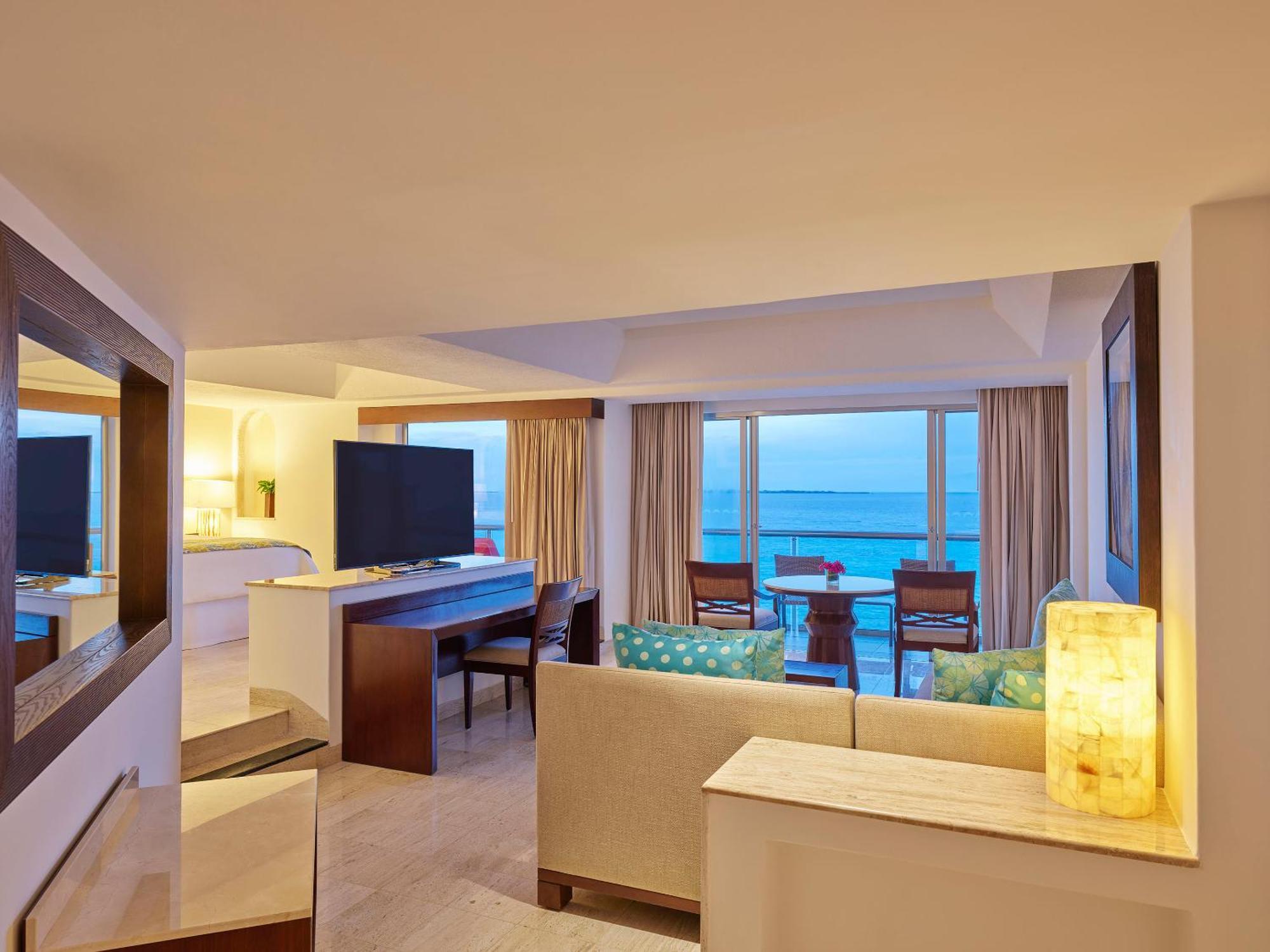 Infinite Ocean Front One Bedroom Master Suite